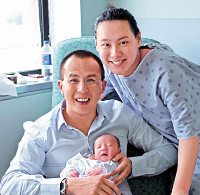 捡破烂？梁洛施现身垃圾场，手提环保袋就地拾水瓶，李泽楷疑停卡