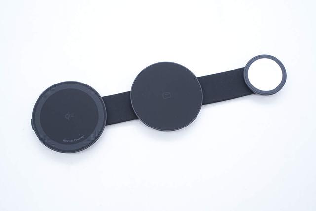 苹果全家桶同时充,折叠还便携,安克25W Qi2三合一无线充电器拆解