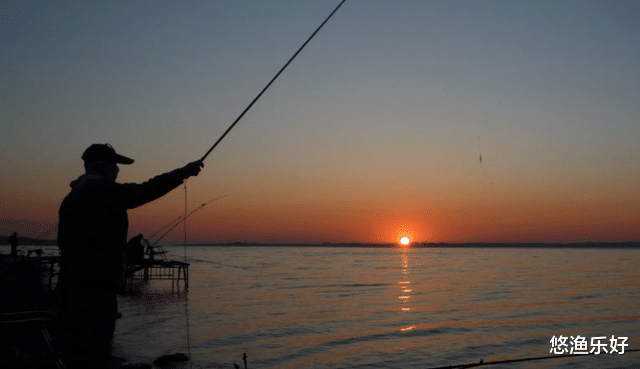 夏季高温难钓鱼？选这4种天气出钓，鱼情大好，钓友们别放过