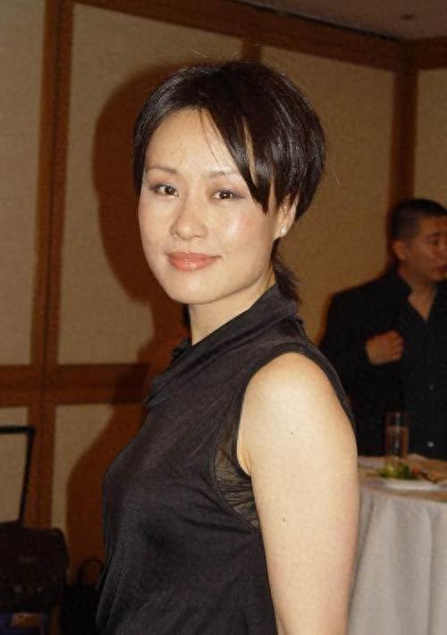 上海美女邬君梅:没孩子是丁克是遗憾,与继女亲密无间是模范继母