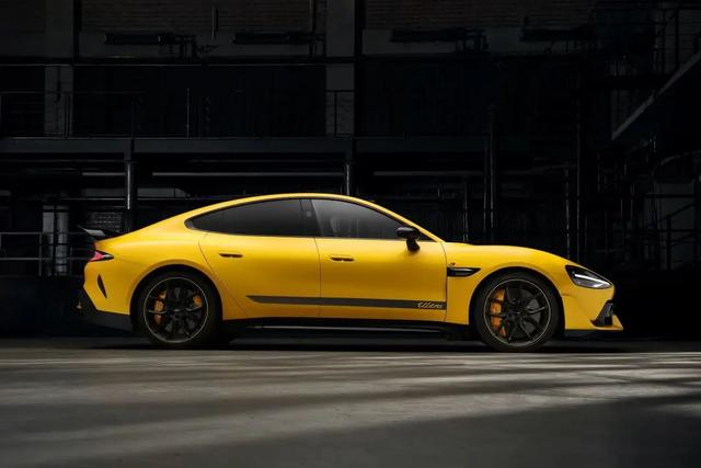 预售81.49万,10分钟订单突破3680台,雷军:价格非常有诚意