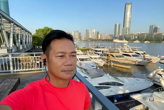 港星张兆辉晒百万新车,被嘲在TVB一辈子都买不了,机智回应获赞