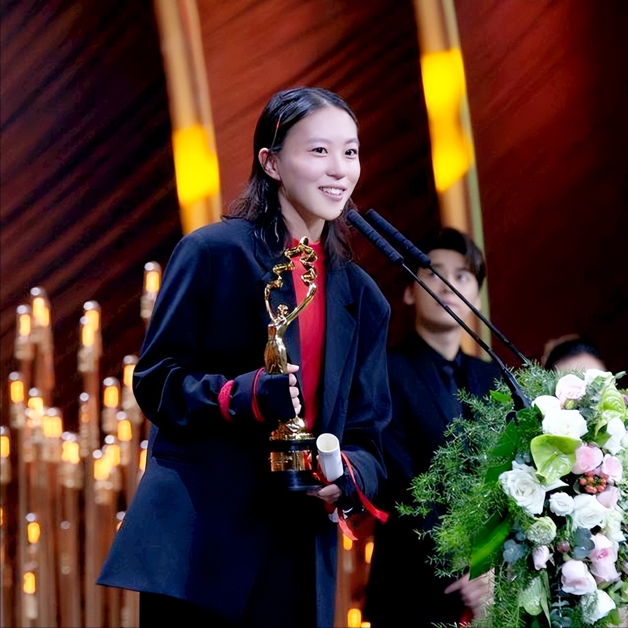 窦靖童:妈妈过的很好,但落魄的父亲,却是我每天的牵挂!