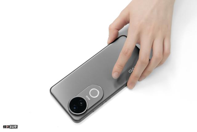 vivo S20上手体验：独特的“美”标签脱颖而出