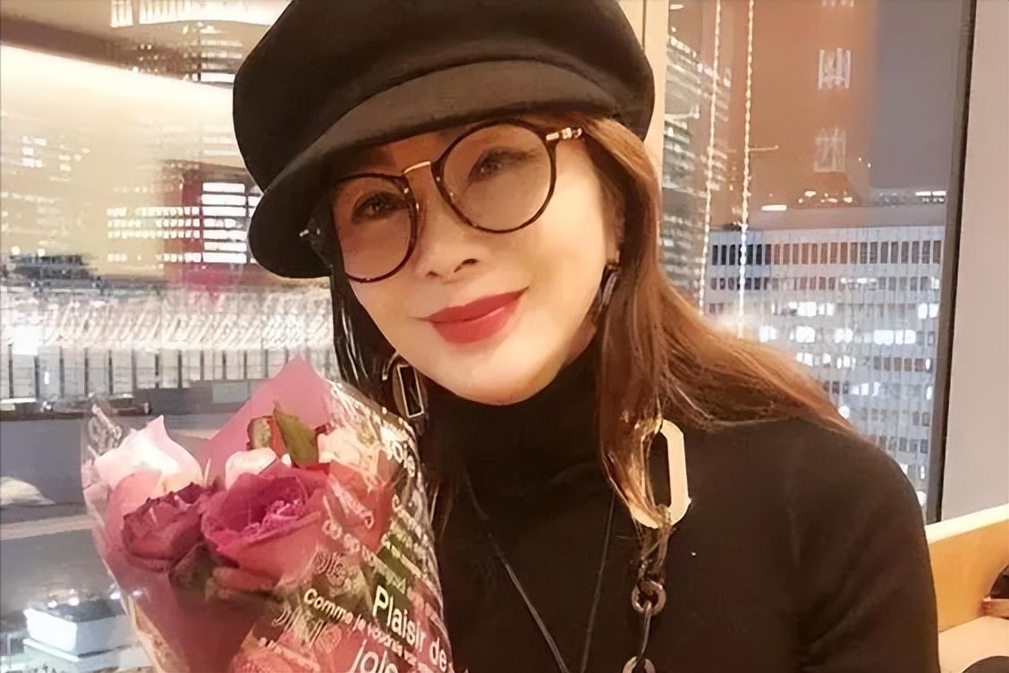 “亿万富婆”陈美凤：66岁身边仍追求者不断，现男友比她小30岁