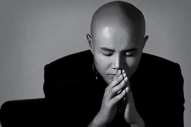 移居美国,开豪车住豪宅,48岁的乐嘉,已经被迫走上了另一条大道