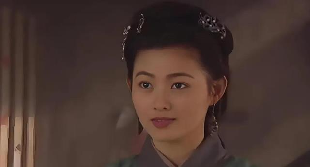 “潘金莲”王思懿：年过50仍是人间尤物，丰满性感比年轻时更迷人