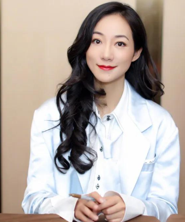 低调的韩雪，又一次低调地出现在了大众视线