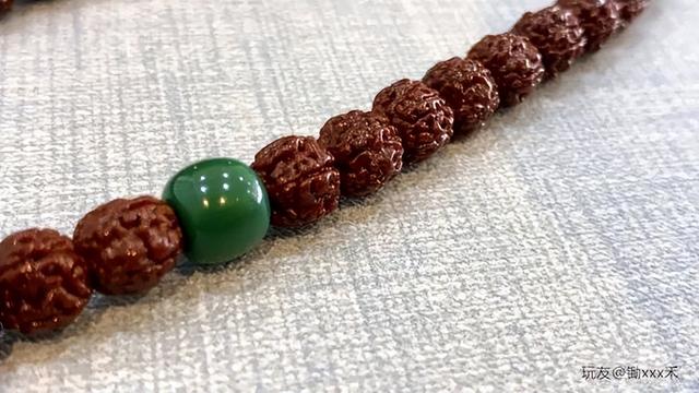 他这条金刚不盘只挂脖，不但没色差，还如此惊艳，怎么办到的？