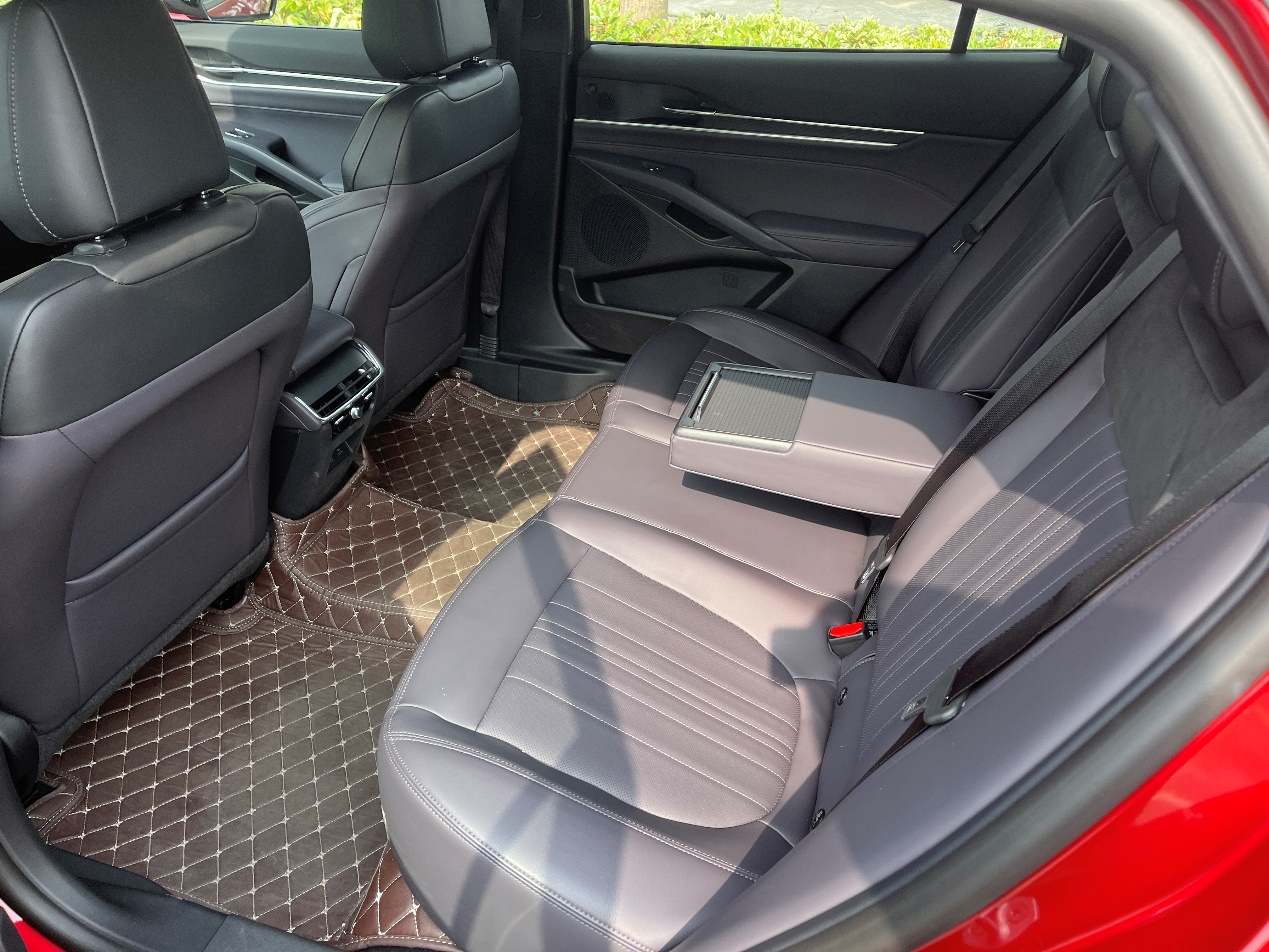 大空间的蒙迪欧至尊型，家用相当惬意