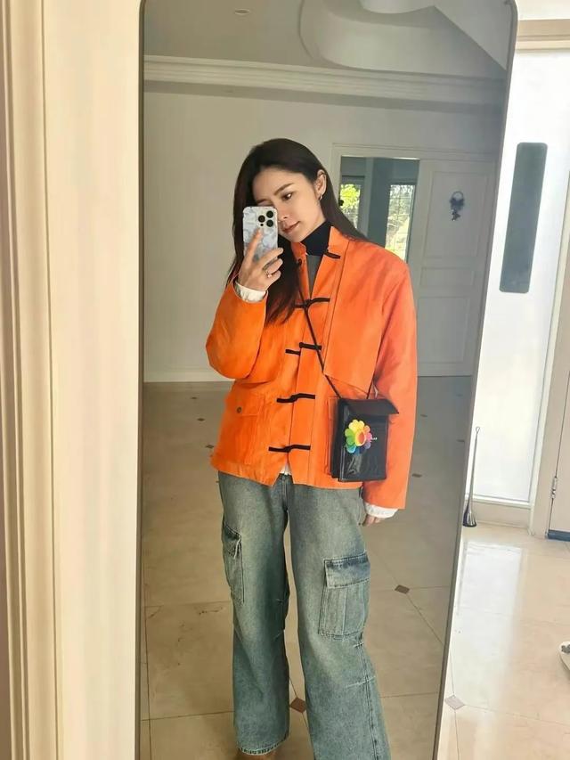 林峰妻子张馨月晒每日穿搭,看起来好朴素,很会过日子