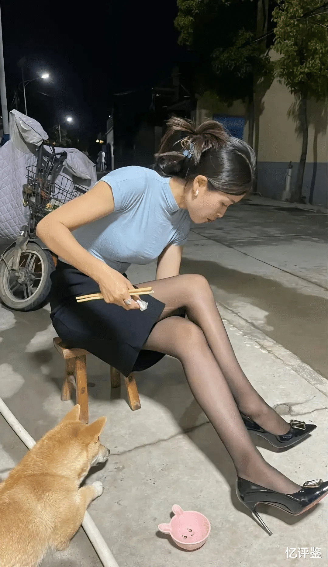 江西23岁空姐走红了，男网友看到其日常点滴后，谁娶准幸福一辈子