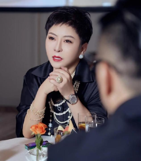 向太陈岚一夜带货21亿！卖出900多个爱马仕，曝光了有钱人的真相