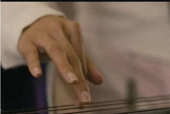 4位“脸美手丑”的明星:看脸美如花,伸手就尴尬,个个反差大