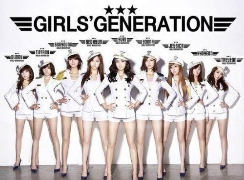 初代女团权俞利罕露面:老头衫、脏人字拖吃自助,变化大到认不出