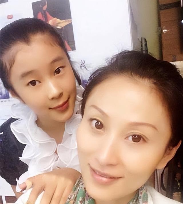 杨子前妻陶虹：离婚不离家，黄圣依是我闺蜜，她坐月子是我看护的