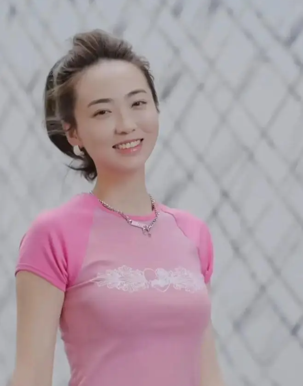 恒大歌舞团白珊珊,翩翩起舞心情大好,发声“初心不变”不惧流言