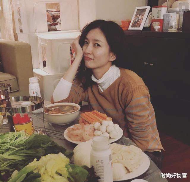 有种“整容”叫江疏影的素颜,皮肤白到冒光,没画眉毛也太敢了