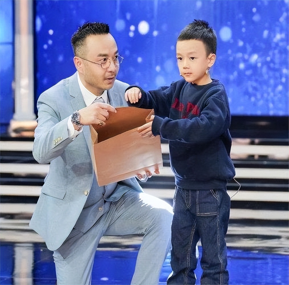 50岁汪涵喜获二胎:杨乐乐官宣喜讯,女儿神似妈妈