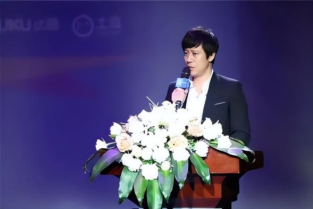 连登14次春晚的歌坛巨星，如今家产被拍卖，“住进”养老院