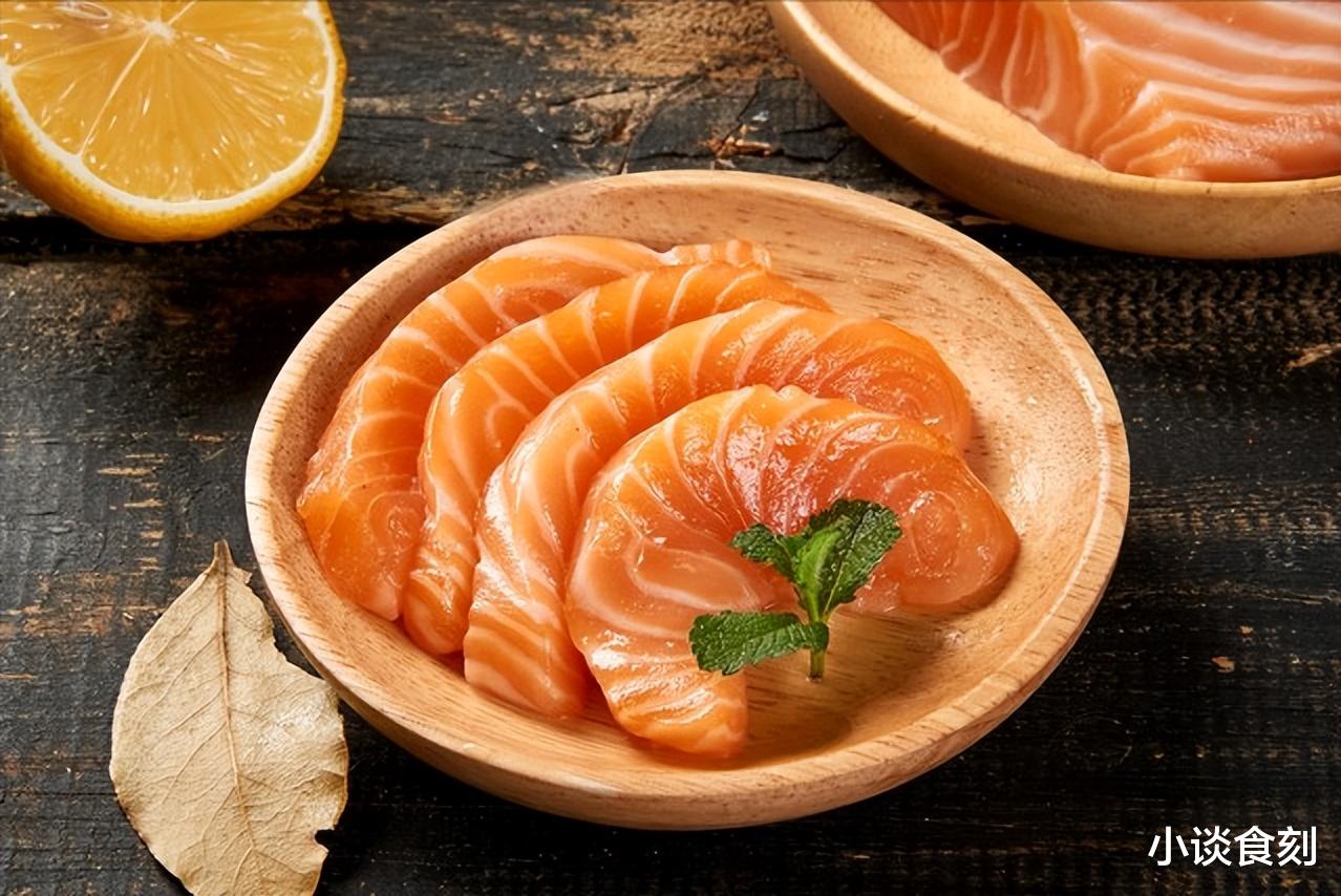 日本第8轮核污排海，建议：5种海鲜尽量少吃，为了家人健康别大意