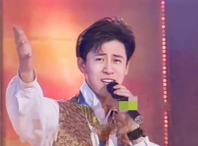 连登14次春晚的歌坛巨星，如今家产被拍卖，“住进”养老院