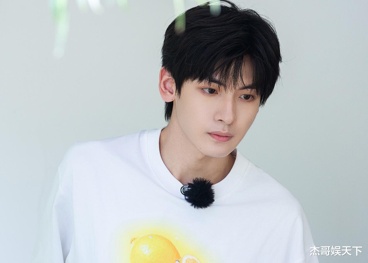 要不是黄晓明太过注重社交礼仪，观众怕是要被《中餐厅》骗惨了