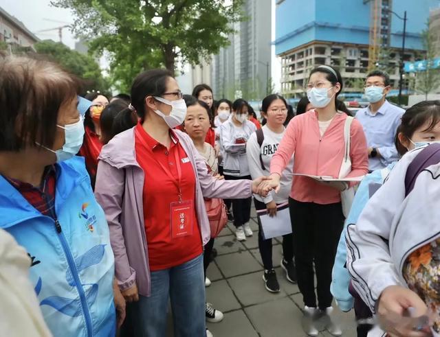 北大博士吃低保清华学士做保安金榜题名后与落榜者拼搏成功启示录