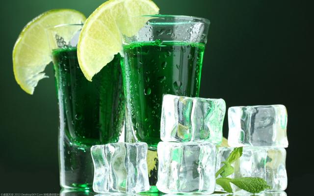 深夜丈夫的房间传来喘息声,我以为他压力大,偷偷打开门后