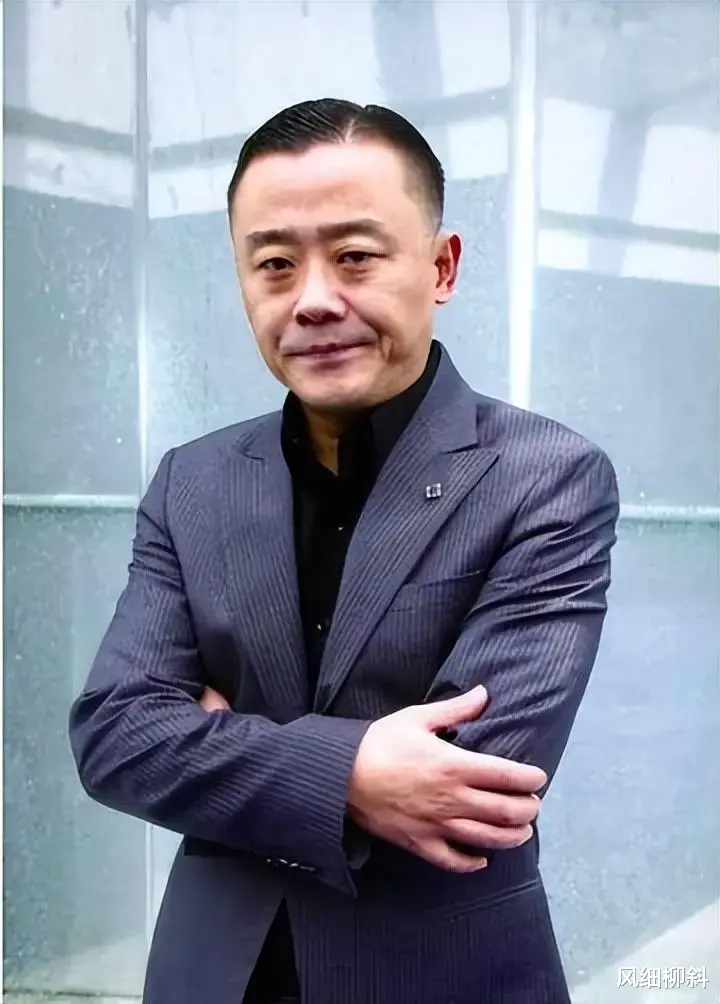 沦落到被全网封杀！周立波逃往海外！