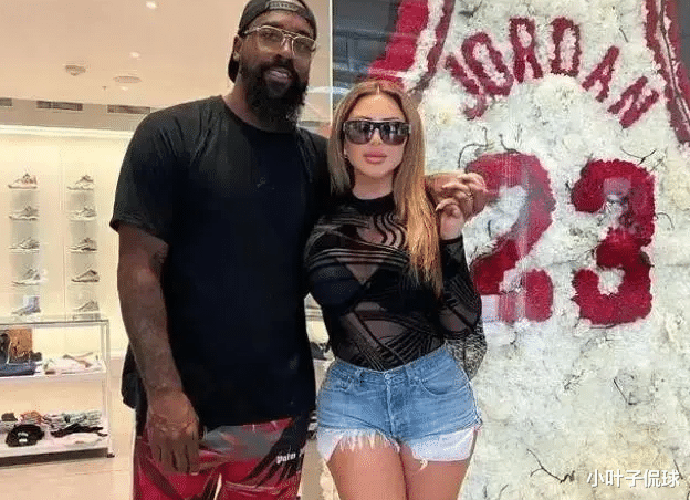 皮蓬前妻晒照近乎赤身,50岁拉尔萨身材傲人,又恢复了单身