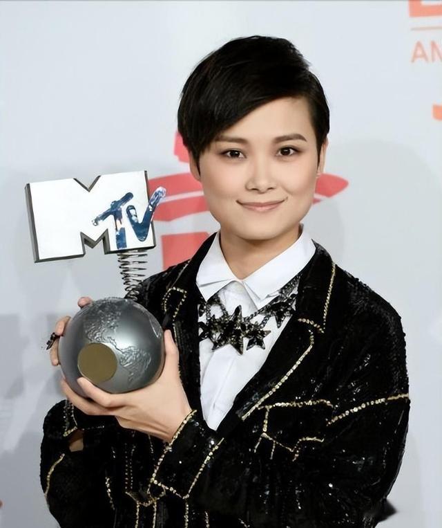 5位超女现状：李宇春身患重病，何洁卑微求上浪姐，张靓颖被骗6亿