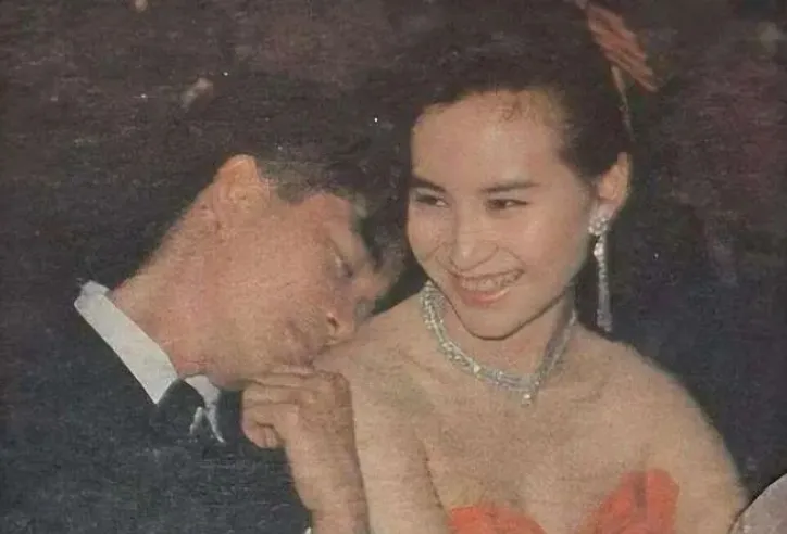 这是何超琼唯一一次的失态!从此,爱情和风月,再与她无关