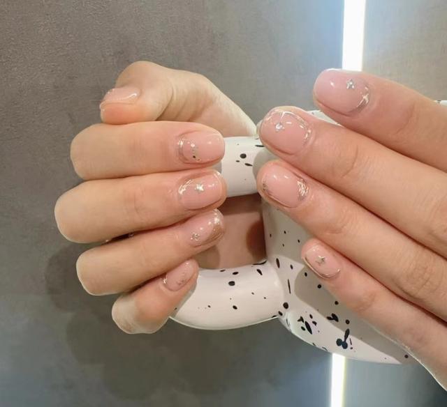 最时尚奥运冠军！陈梦晒多款美甲，精致漂亮与赛场上判若两人