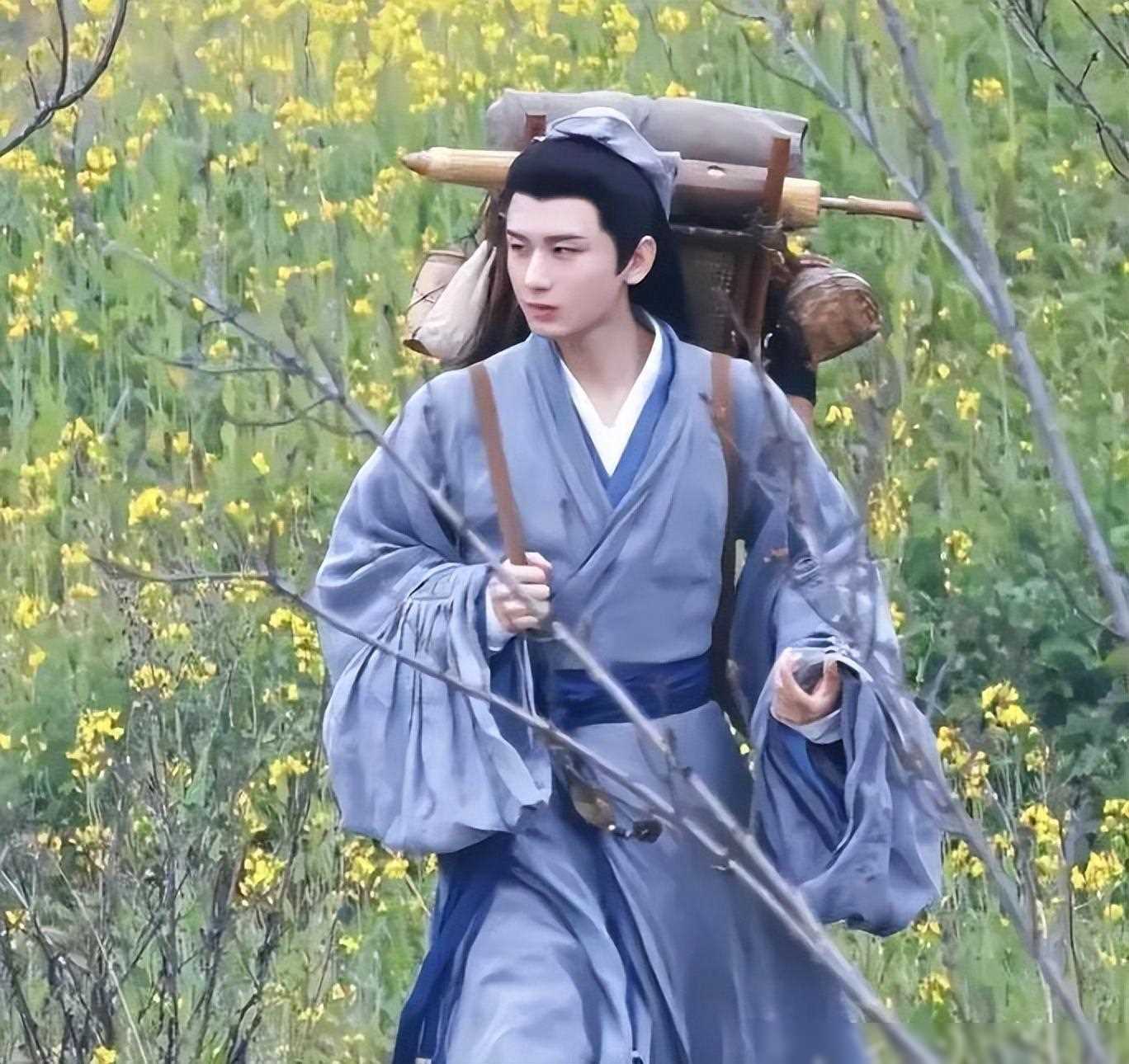 陈晓怎么都想不到,当初身边的小跟班,如今已成了古装“顶流”