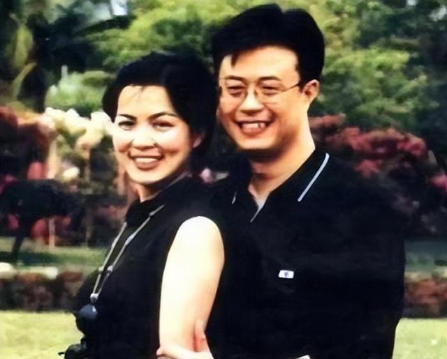 白燕升：曾是央视主持人，妻子结婚后不幸瘫痪，现如今儿女双全