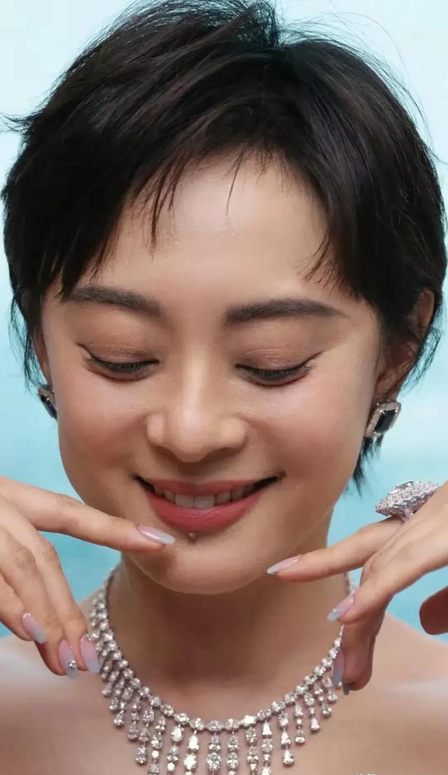 明星怼脸拍生图,无滤镜下的真面目,网友:粉丝看了都要吓跑脱粉