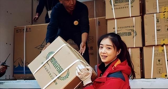 41岁“无人敢惹”的蒋欣，再次让娱乐圈刮目相看