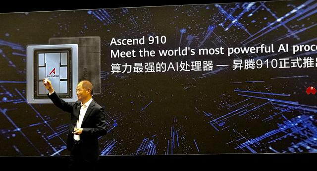 DeepSeek遭海外黑客围攻,华为直接参战,360周鸿祎连夜反击