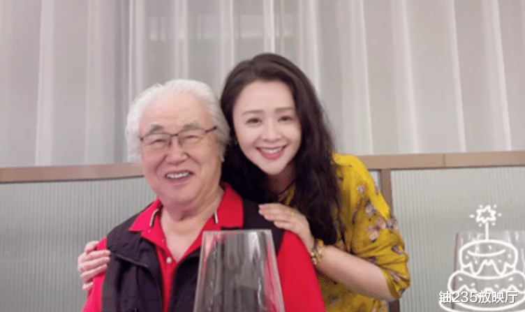 一场同学聚会,暴露了黄海波的“江湖地位”,难怪曲栅栅不离不弃