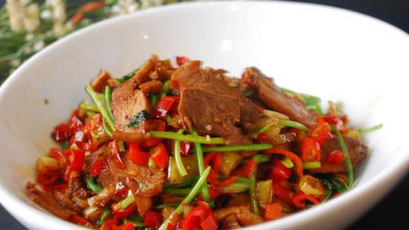 建议中老年人，少吃花生瓜子，多吃8种碱性菜，头发乌黑，不显老