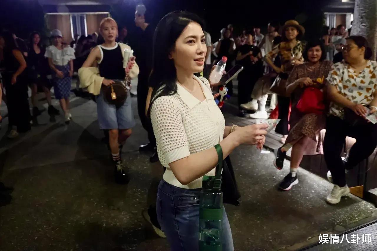 具俊晔演唱会现场曝出!小S性感热舞high翻全场,大S却未现身只送花篮