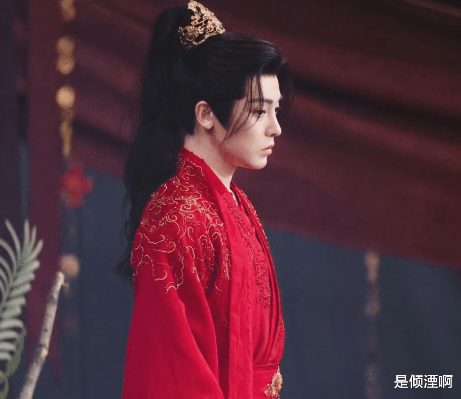 谭松韵《逍遥》黑衣路透曝光！眼神锐利反差感大，男主红衣好绝！