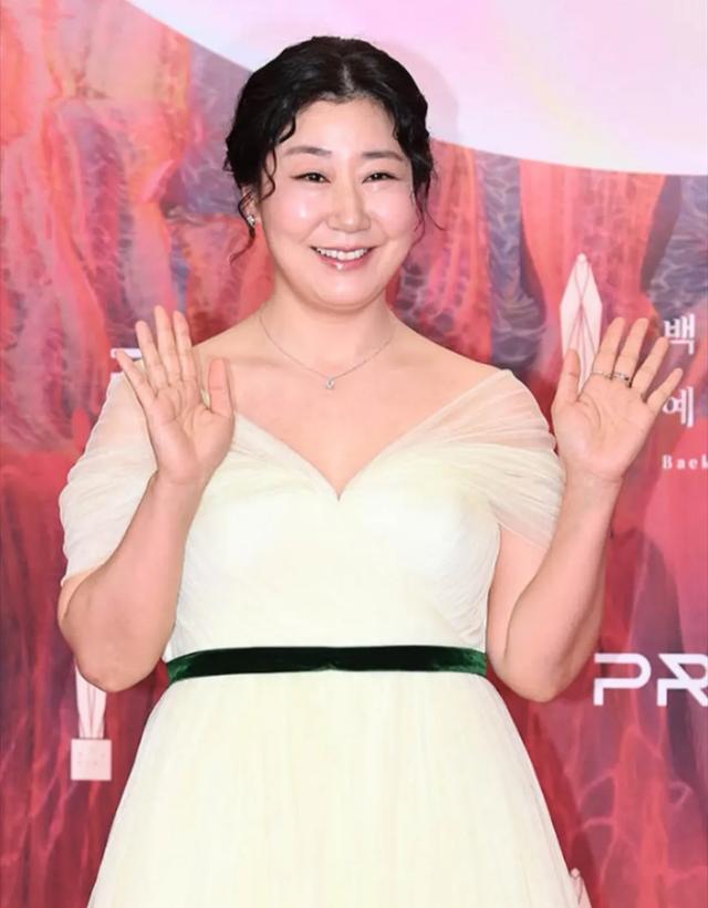 百想奖:宋钟基坐冷板凳,宋慧乔扬眉吐气,汤唯美的出众