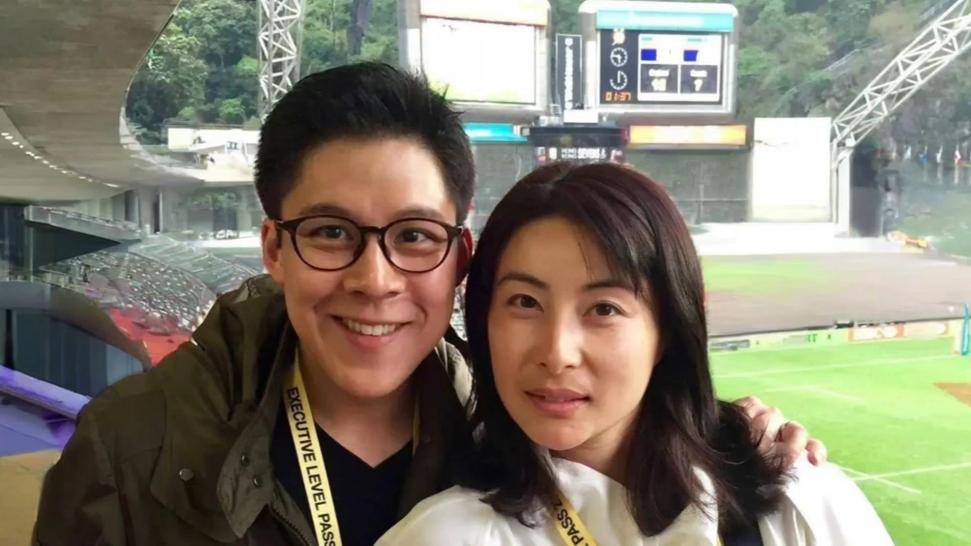 郭晶晶3名子女发展:长子像霍英东从商,二女儿学法律小女儿做外交!