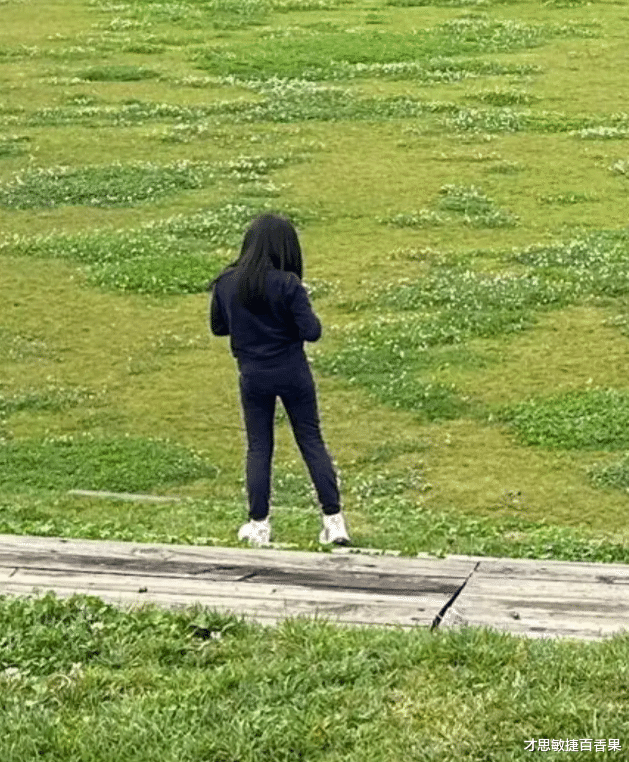 偶遇郭晶晶一家看玉龙雪山,霍启刚化身摄影师,5岁小女儿像妈妈