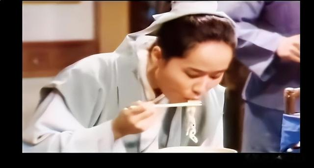 影视剧中笑死人的穿帮镜头，简直太雷人了，就连父母爱情都没躲过