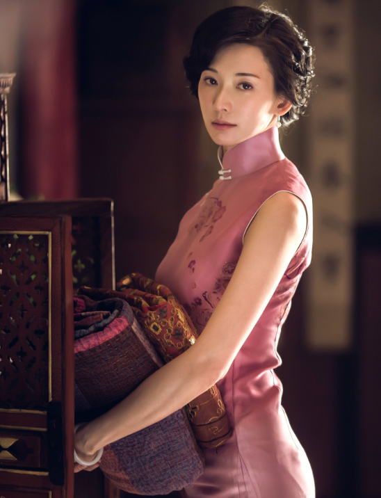 被现身周杰伦演唱会的林志玲惊艳到了，“筷子腿”又长又细，但这生图差距也太大了