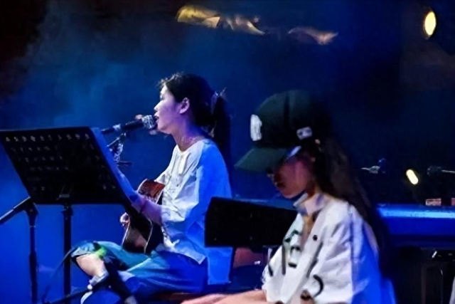 民谣界的女流氓,歌词粗俗多次抄袭,网友:复制粘贴专业的