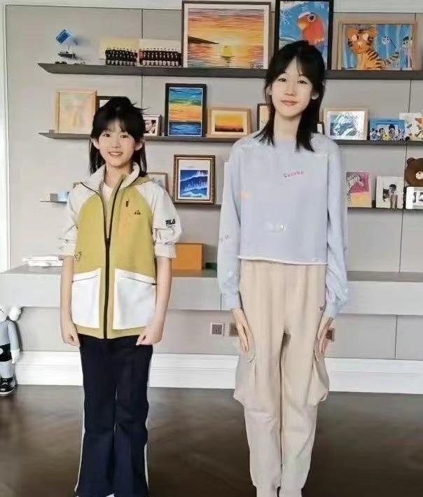 李小璐女儿太成熟,11岁肤白貌美染红发,五官堪称翻版李小璐